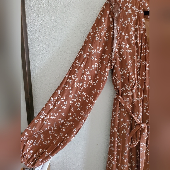 In-Loom Women's Floral Ruffle Wrap around  Midi Dress Size Large - Picture 2 of 13